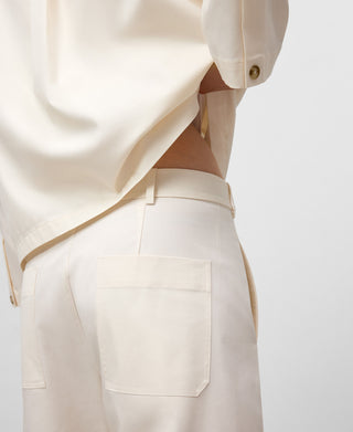 Pantalón Barrel con Bolsillos Tobilleros.