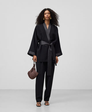 Pantalón Tobillero con Pinzas Delanteras.