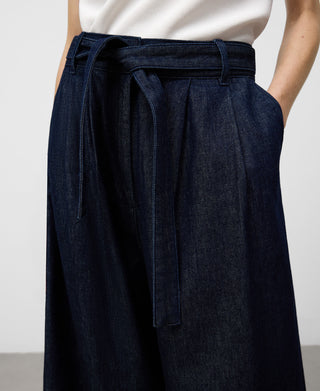 Jeans Anchos con Detalle de Cinturón