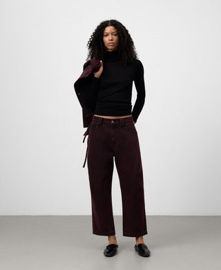 Jeans Tobillero con Pinzas Delanteras