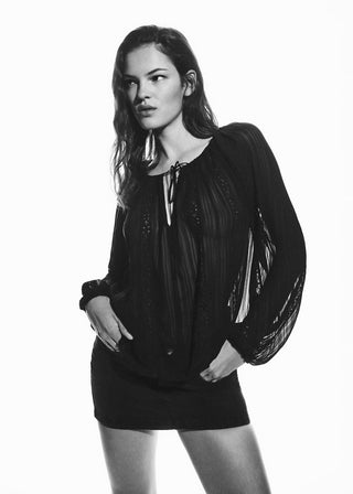 Blusa Manga Larga con Detalle Bordado