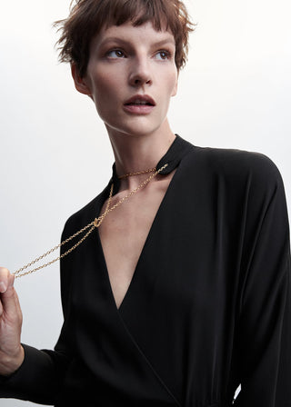 Vestido Largo con Detalle de Cadena