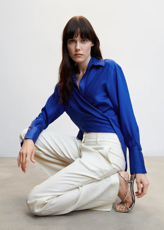 Camisa Satinada con Cuello Cruzado