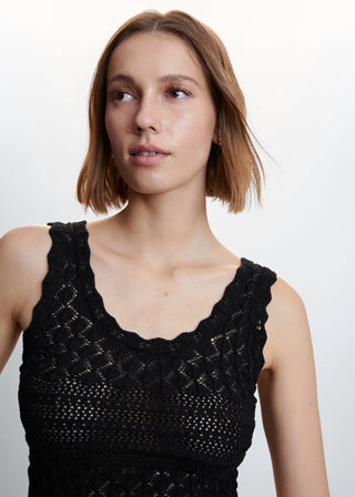 Blusa Entallada con Detalles Calados