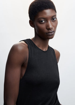 Vestido Asimétrico con Detalle de Flecos