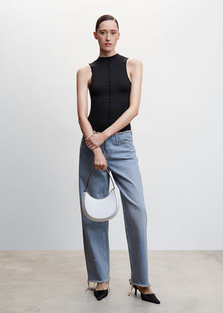 Blusa Entallada con Costuras Decorativas