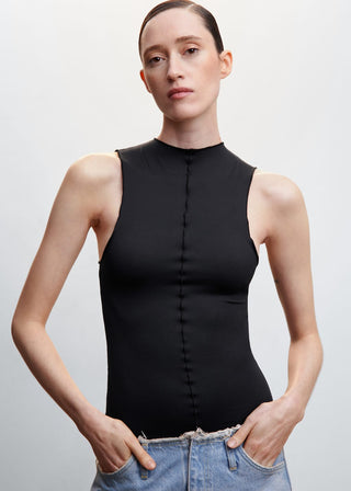 Blusa Entallada con Costuras Decorativas