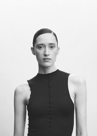 Blusa Entallada con Costuras Decorativas