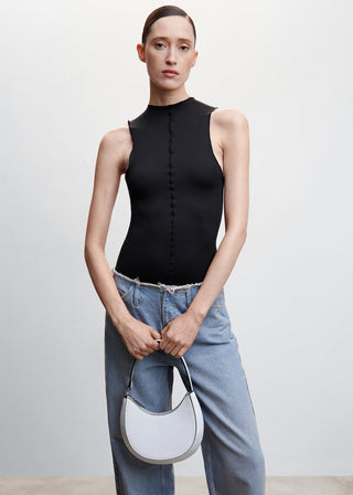 Blusa Entallada con Costuras Decorativas