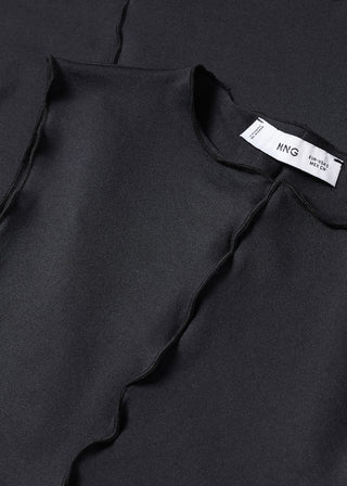 Blusa Entallada con Costuras Decorativas