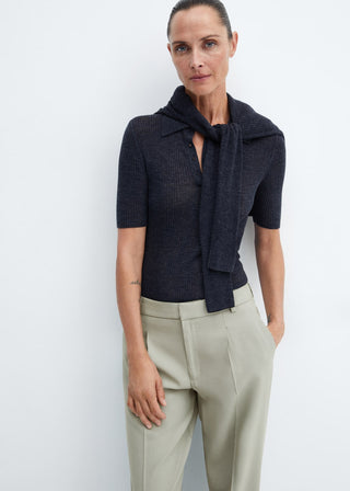 Pantalón Recto con Detalle de Pinzas