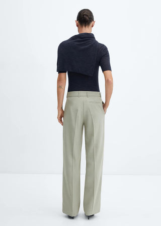 Pantalón Recto con Detalle de Pinzas