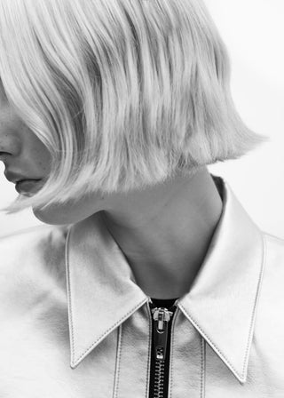 Chaqueta Corta con Acabado Metalizado