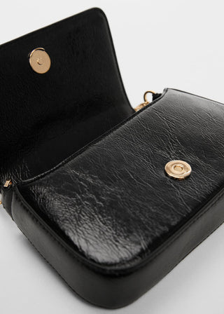 Bolso Efecto Charol con Cadena