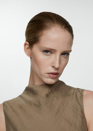 Vestido Semitransparente Cuello Alto