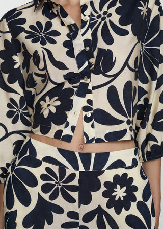 Camisa Crop con Estampado Floral