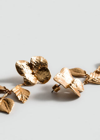 Aretes Colgantes con Diseño de Flor