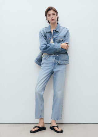 Jeans Rectos Tiro Medio con Bolsillos