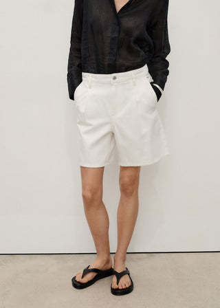 Short Denim con Pinzas Delanteras