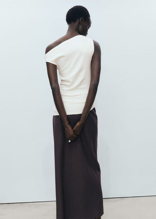 Blusa sin Mangas Corte Asimétrico