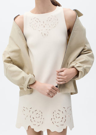 Vestido de Punto con Detalles Calados
