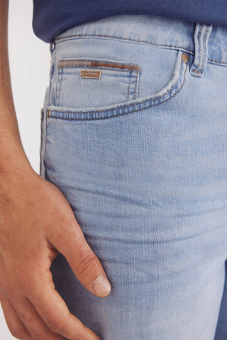 Short Denim con Detalle Dobladillo