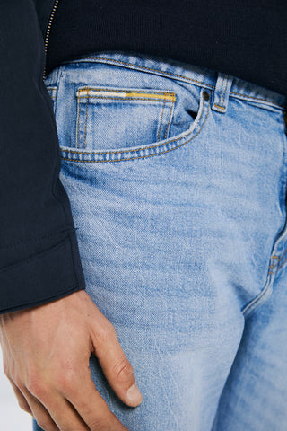Jeans Regular Fit con Bolsillos