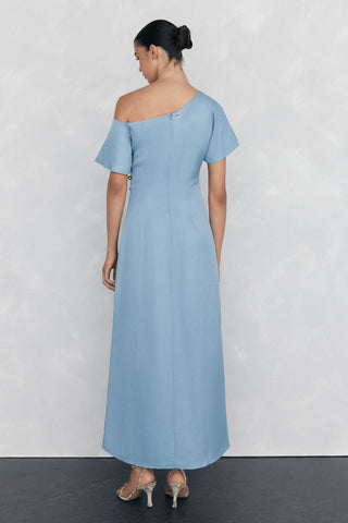 Vestido Satinado con Escote Asimétrico
