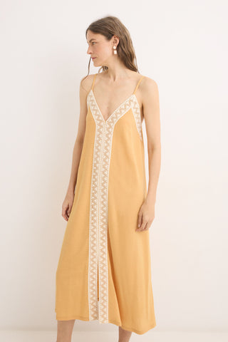 Vestido de Tirantes con Detalle de Crochet