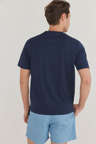 Camiseta Básica con Logo Bordado