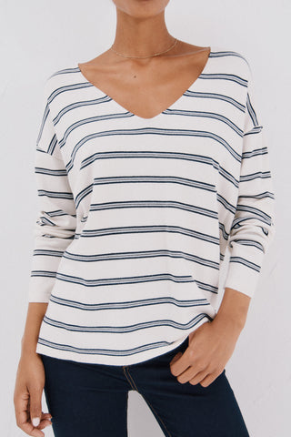 Sudadera Escote Pico con Estampado Rayas.