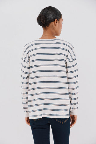 Sudadera Escote Pico con Estampado Rayas.