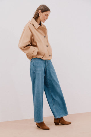 Gabardina Corta con Cuello Solapa