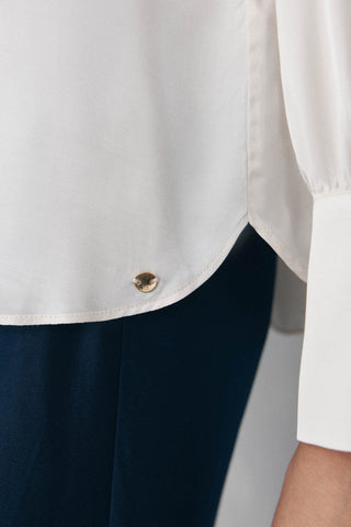 Camisa Satinada con Detalle Lazo