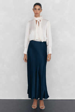 Camisa Satinada con Detalle Lazo