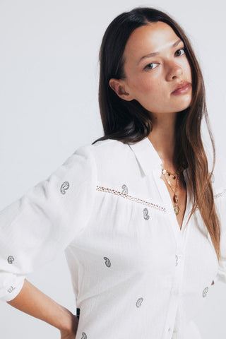 Camisa Manga Larga con Detalle Bordado