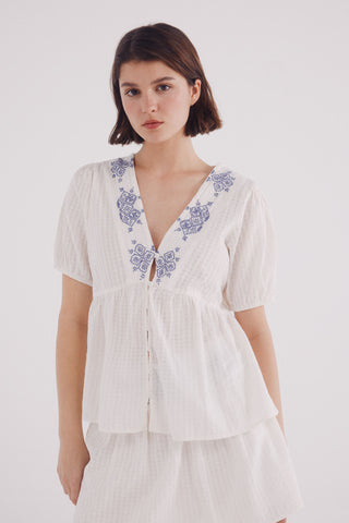 Blusa Manga Corta con Volumen Detalle Bordado