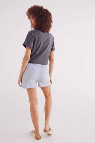 Short Talle Medio con Estampado de Rayas