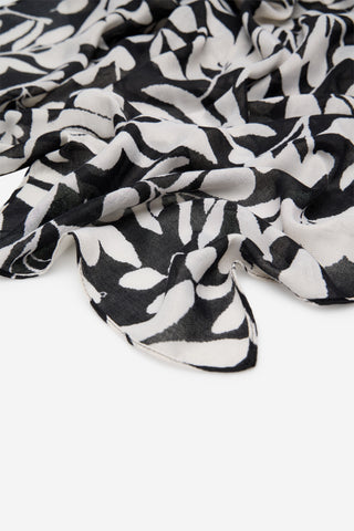 Pañuelo con Estampado Floral.