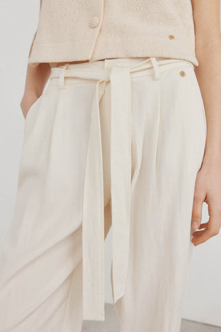 Pantalón Talle Medio con Cinturón