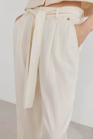 Pantalón Talle Medio con Cinturón