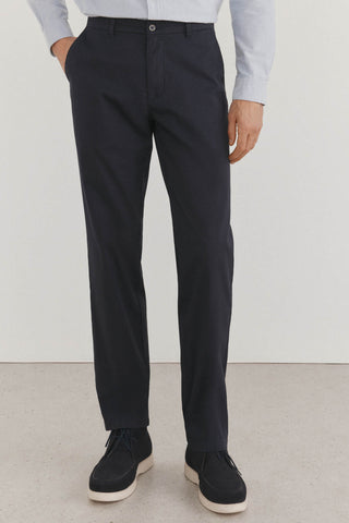 Pantalón Chino Regular Fit con Bolsillos