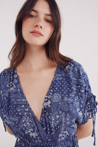 Vestido Manga Corta con Lazos Ajustables