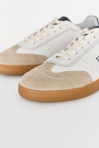 Tenis de Piel con Logo Grabado, Mujer