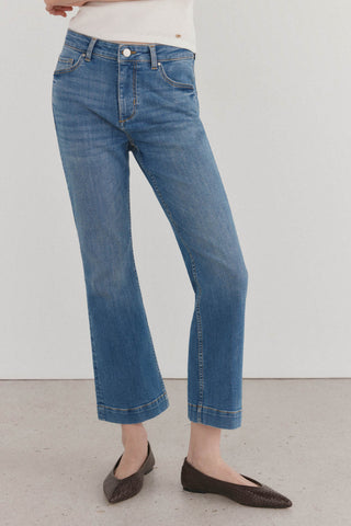 Jeans Flare Talle Alto con Bolsillos