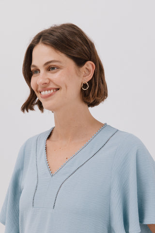 Blusa Manga con Volantes y Encaje.