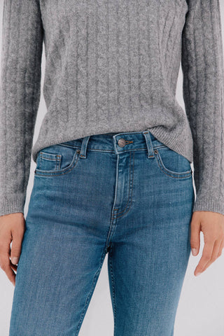 Jeans Acampanado Talle Medio con Bolsillos