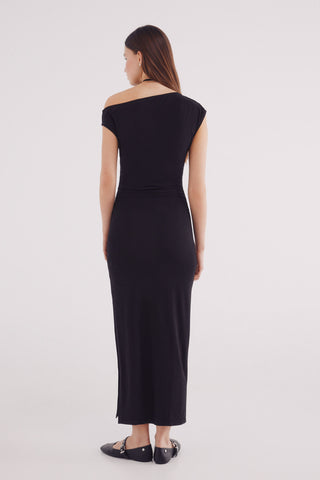 Vestido Ajustado con Escote Asimétrico