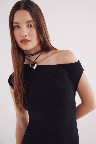 Vestido Ajustado con Escote Asimétrico