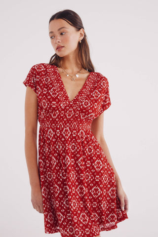 Vestido Corto con Estampado Geométrico